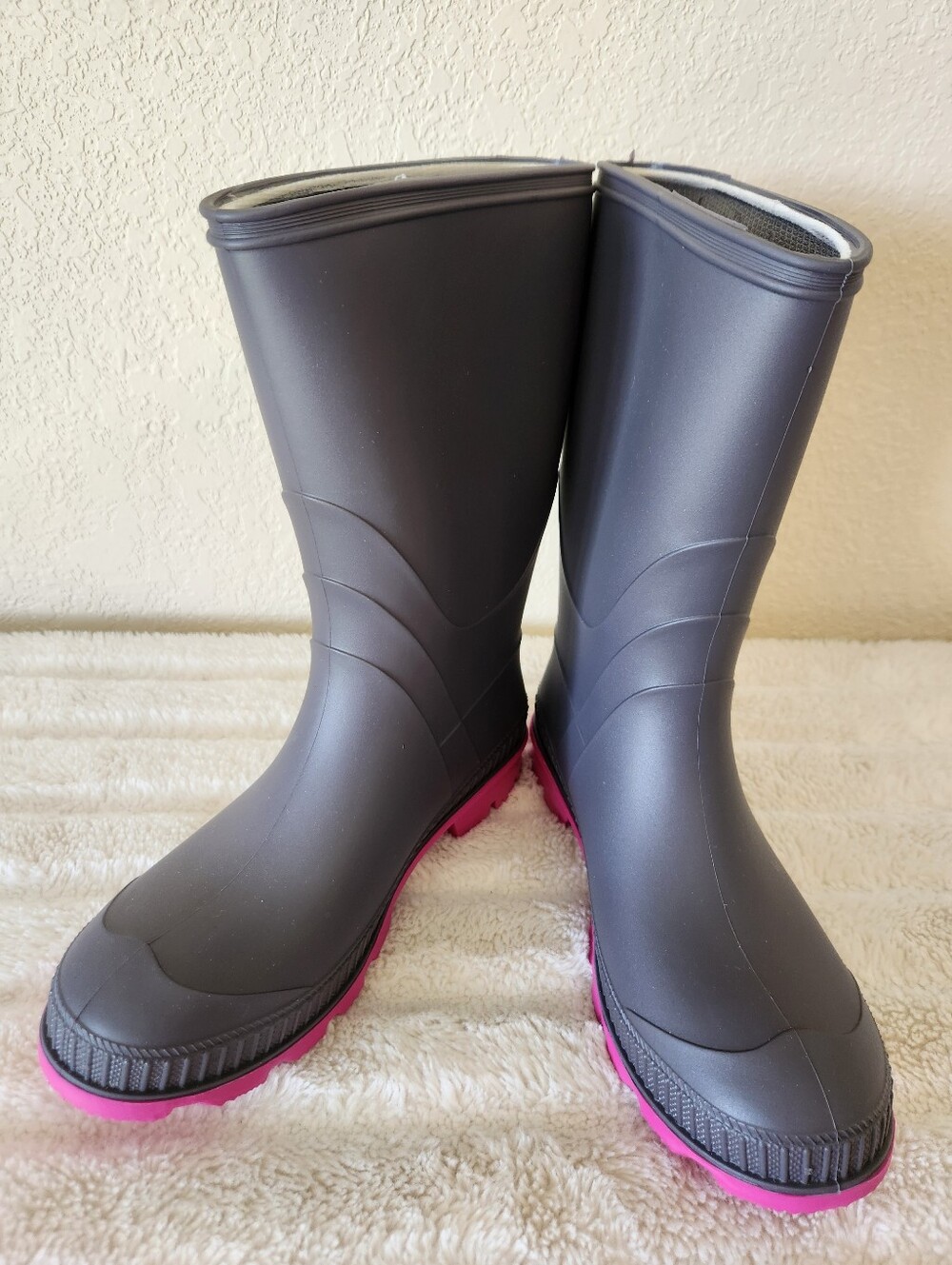 Kamik Classic Stomp Charcoal Magenta Rubber Rain Boots for Kids for Everyday Use